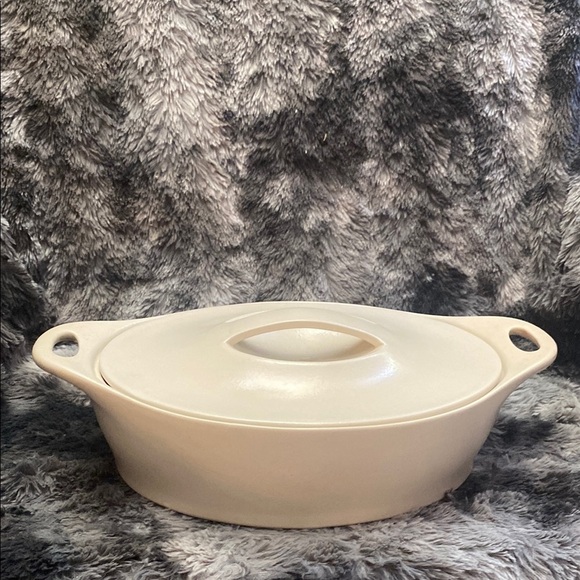 CORNING WARE CREATIONS 2 QT. BEIGE STONEWARE CASSEROLE
DISH W/ COVER - Picture 1 of 16